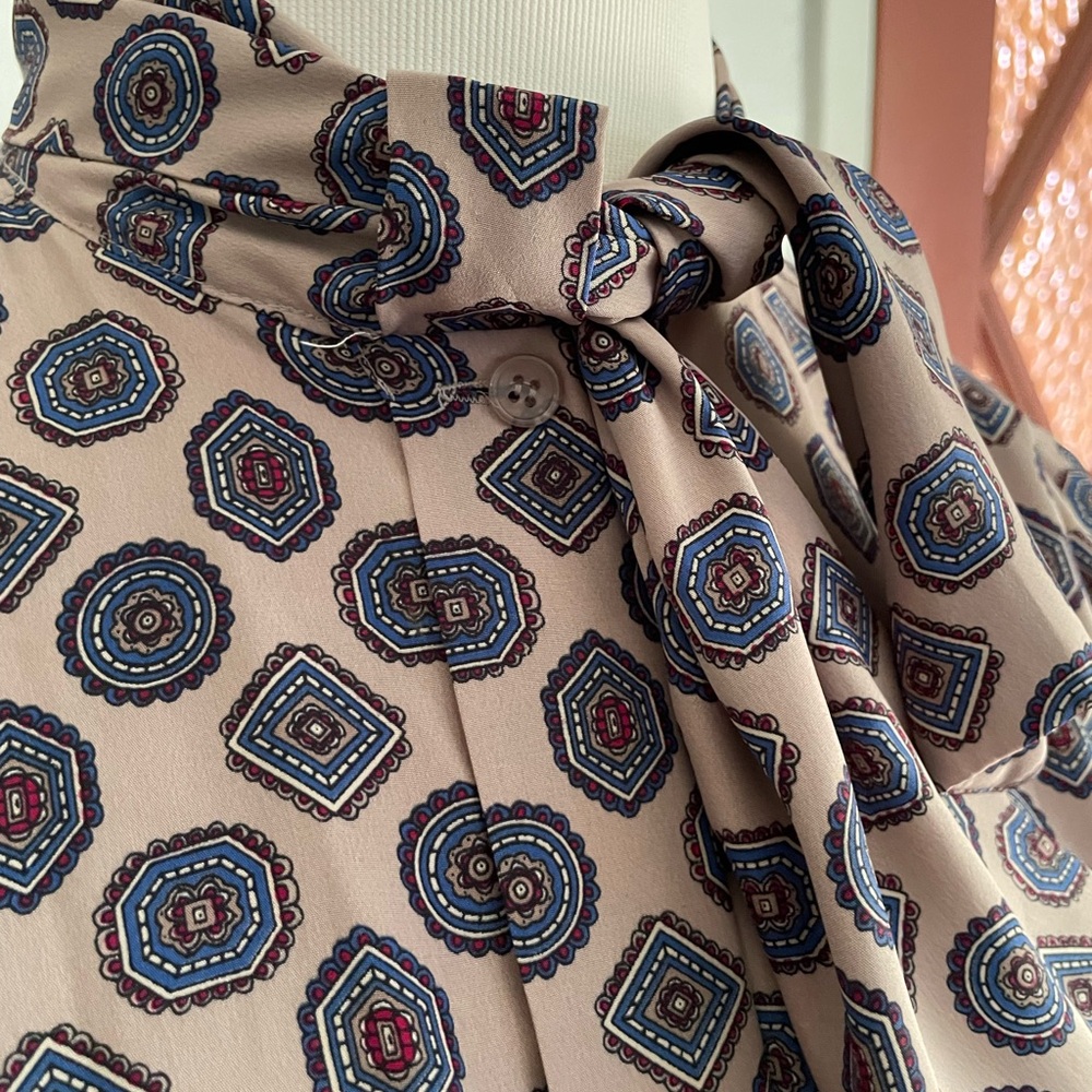 Alfred Dunner Cream and Blue Blouse with Elegant Design - Picture 2 of 7